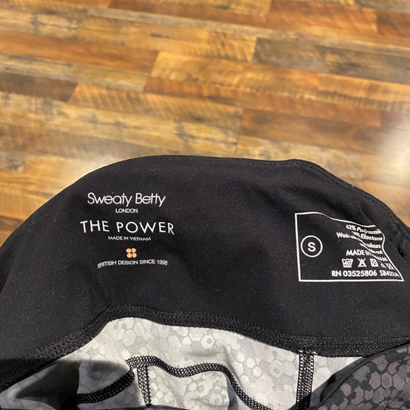 Sweaty Betty power cropped leggings. Fun black and gray dot pattern. Size small - Picture 5 of 5